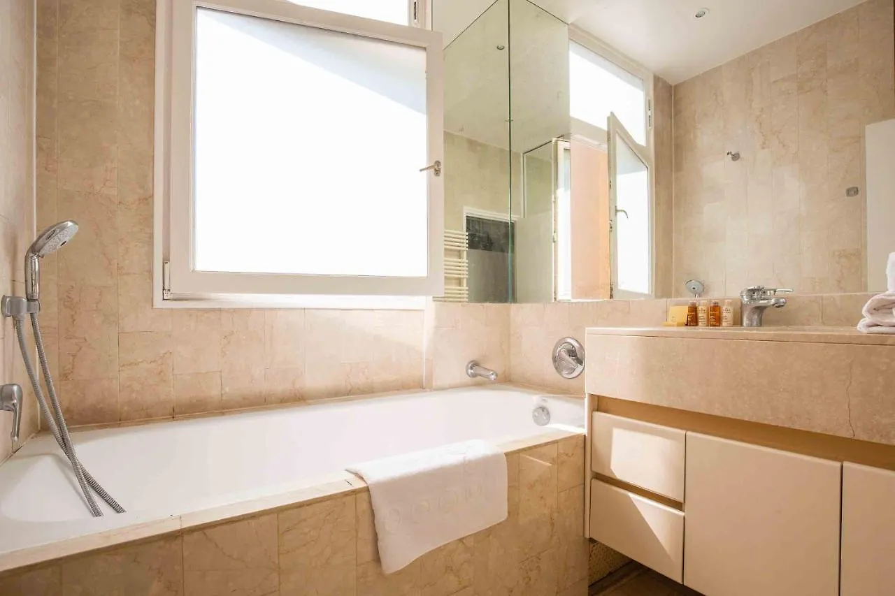 Veeve - Artful Elegance Apartment Paris 0*,  France