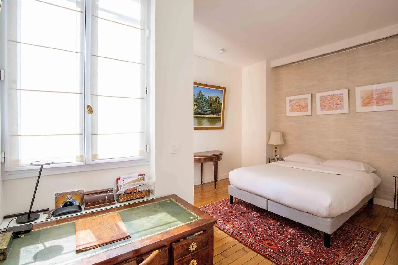 Veeve - Artful Elegance Apartment Paris