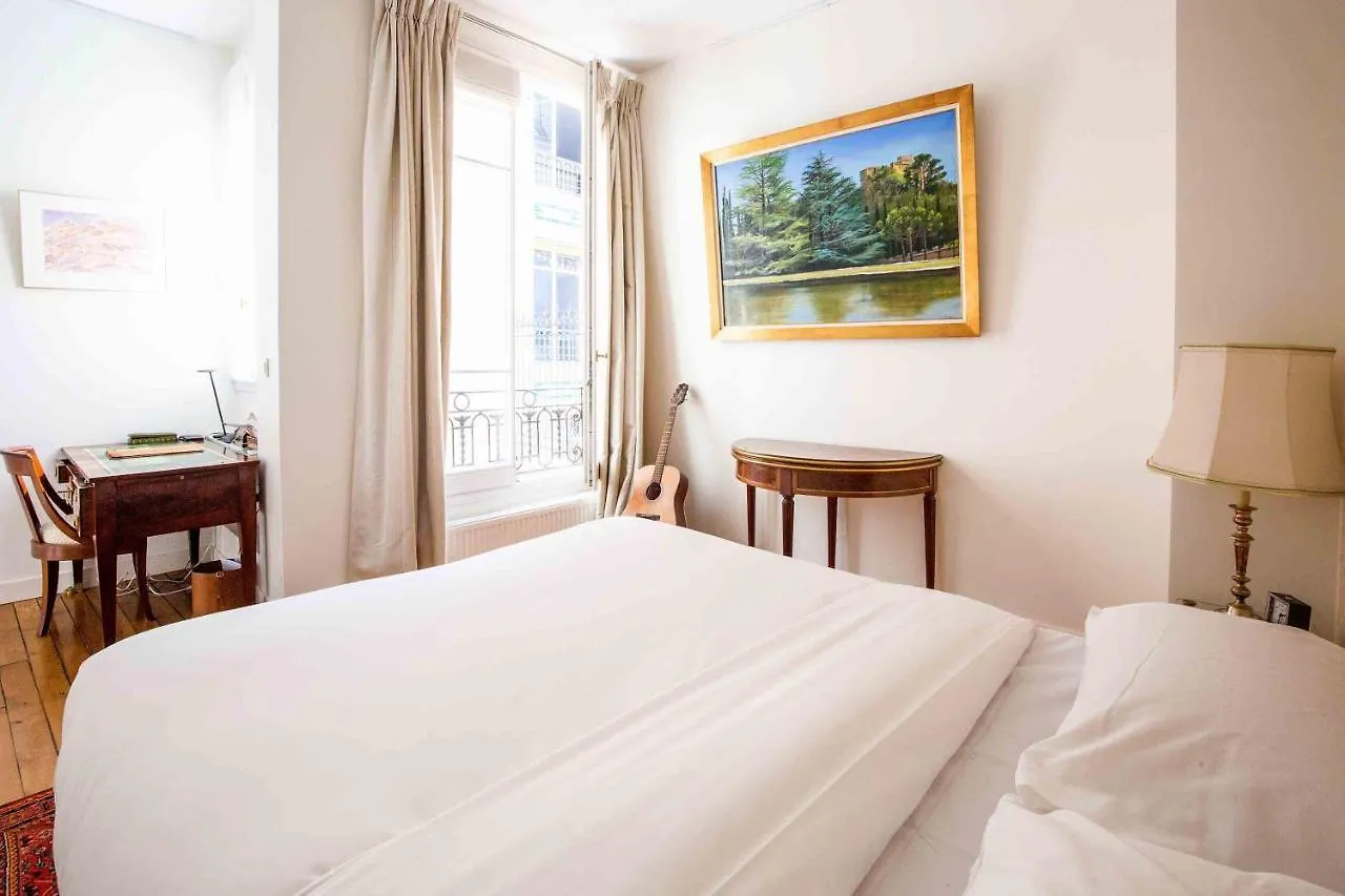 Veeve - Artful Elegance Apartment Paris