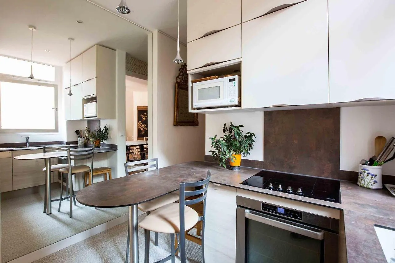 Veeve - Artful Elegance Apartment Paris